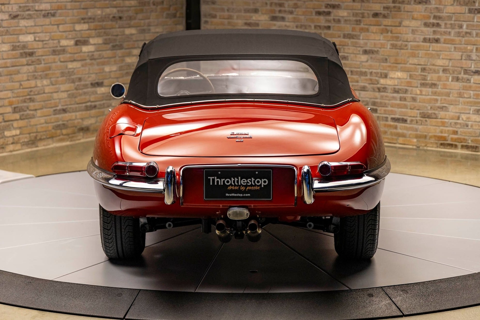 Jaguar-XKE-1966-Convertible-10