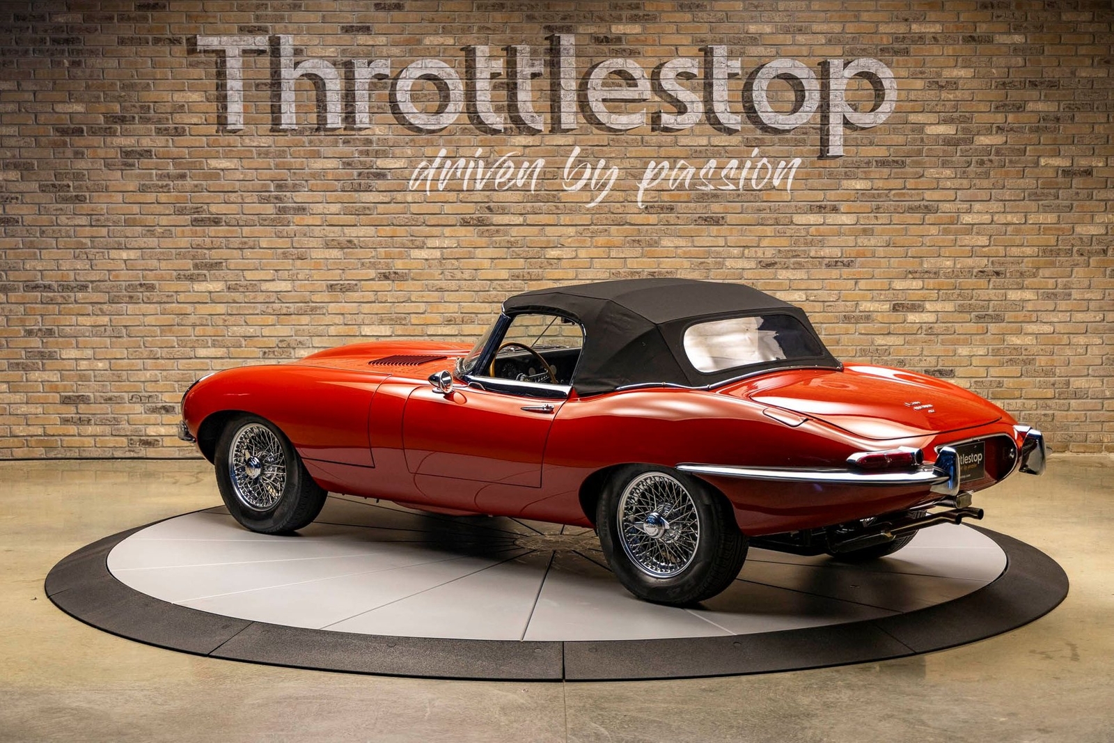 Jaguar-XKE-1966-Convertible-11