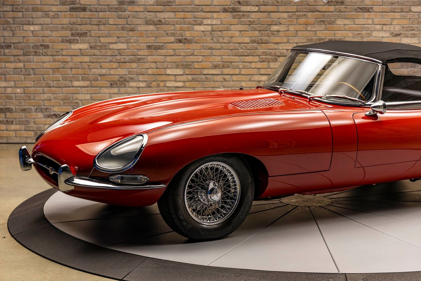 Jaguar-XKE-1966-Convertible-12