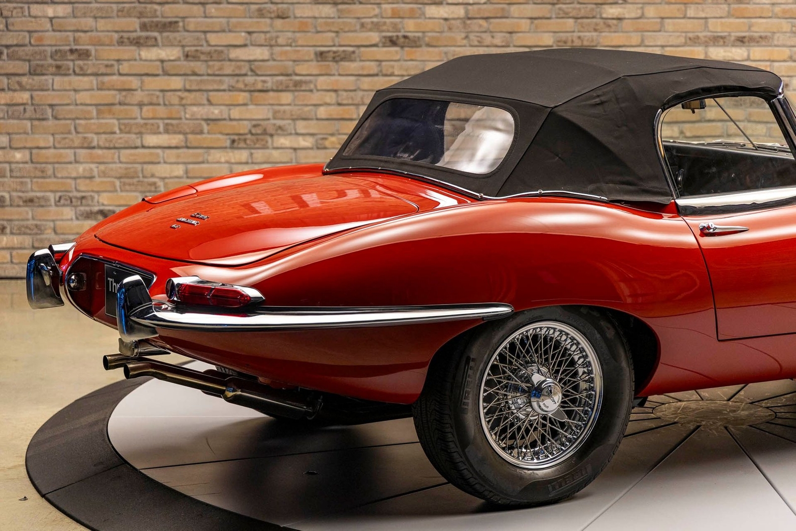 Jaguar-XKE-1966-Convertible-14