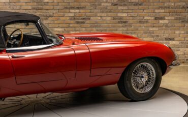 Jaguar-XKE-1966-Convertible-15