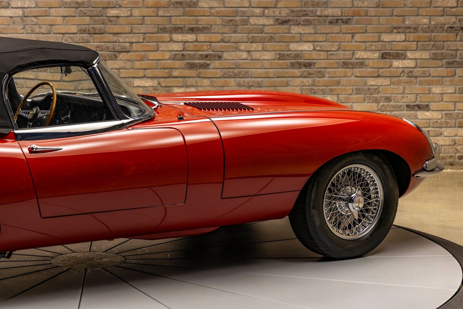 Jaguar-XKE-1966-Convertible-15