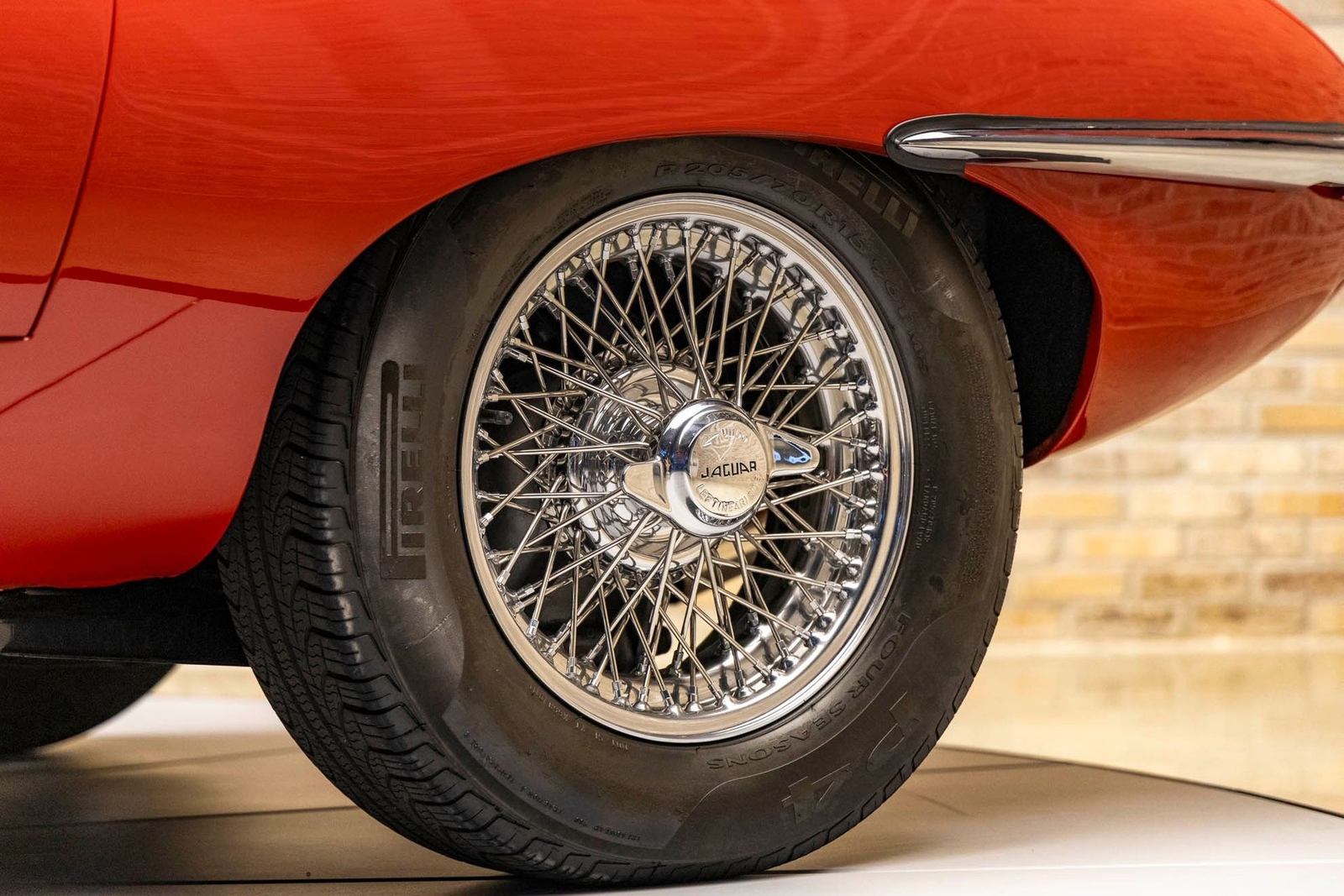 Jaguar-XKE-1966-Convertible-17