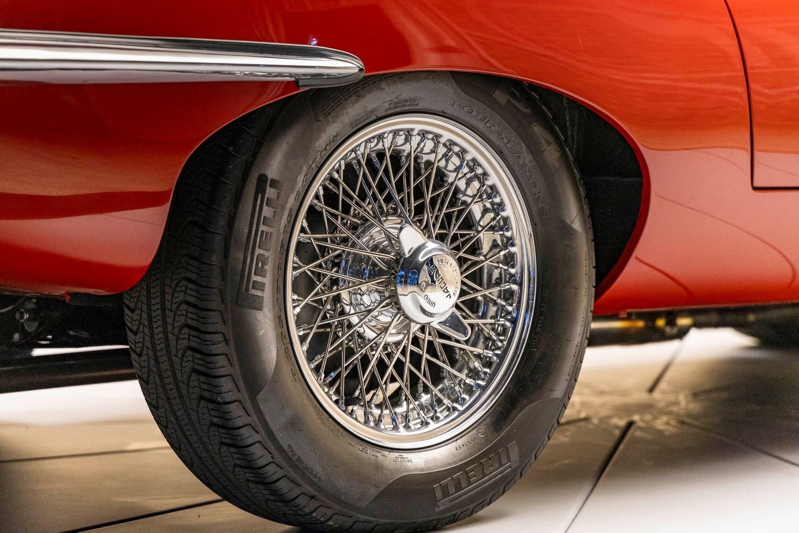 Jaguar-XKE-1966-Convertible-18