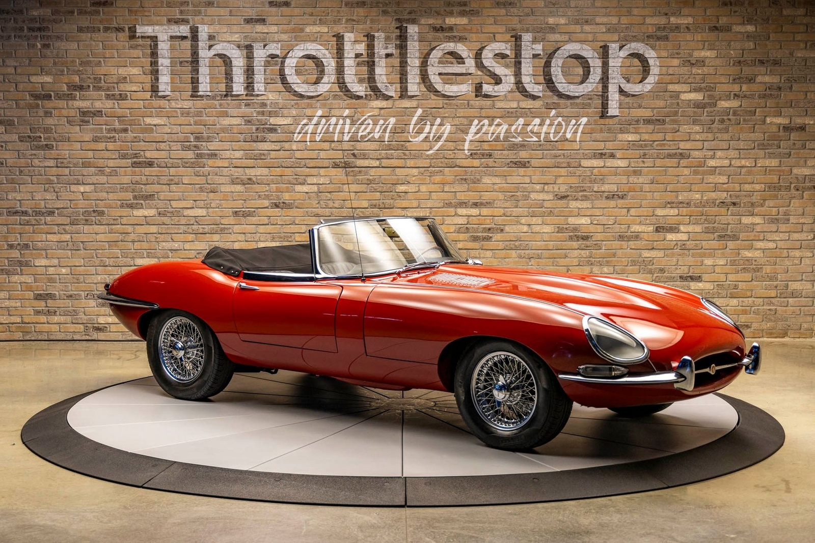 Jaguar-XKE-1966-Convertible-2