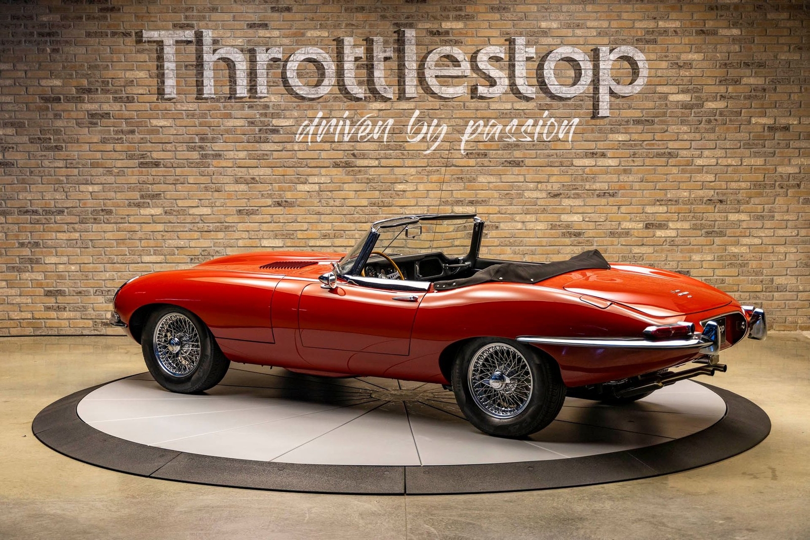 Jaguar-XKE-1966-Convertible-4