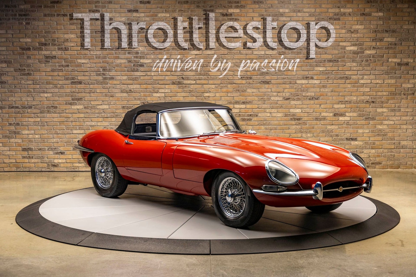 Jaguar-XKE-1966-Convertible-7