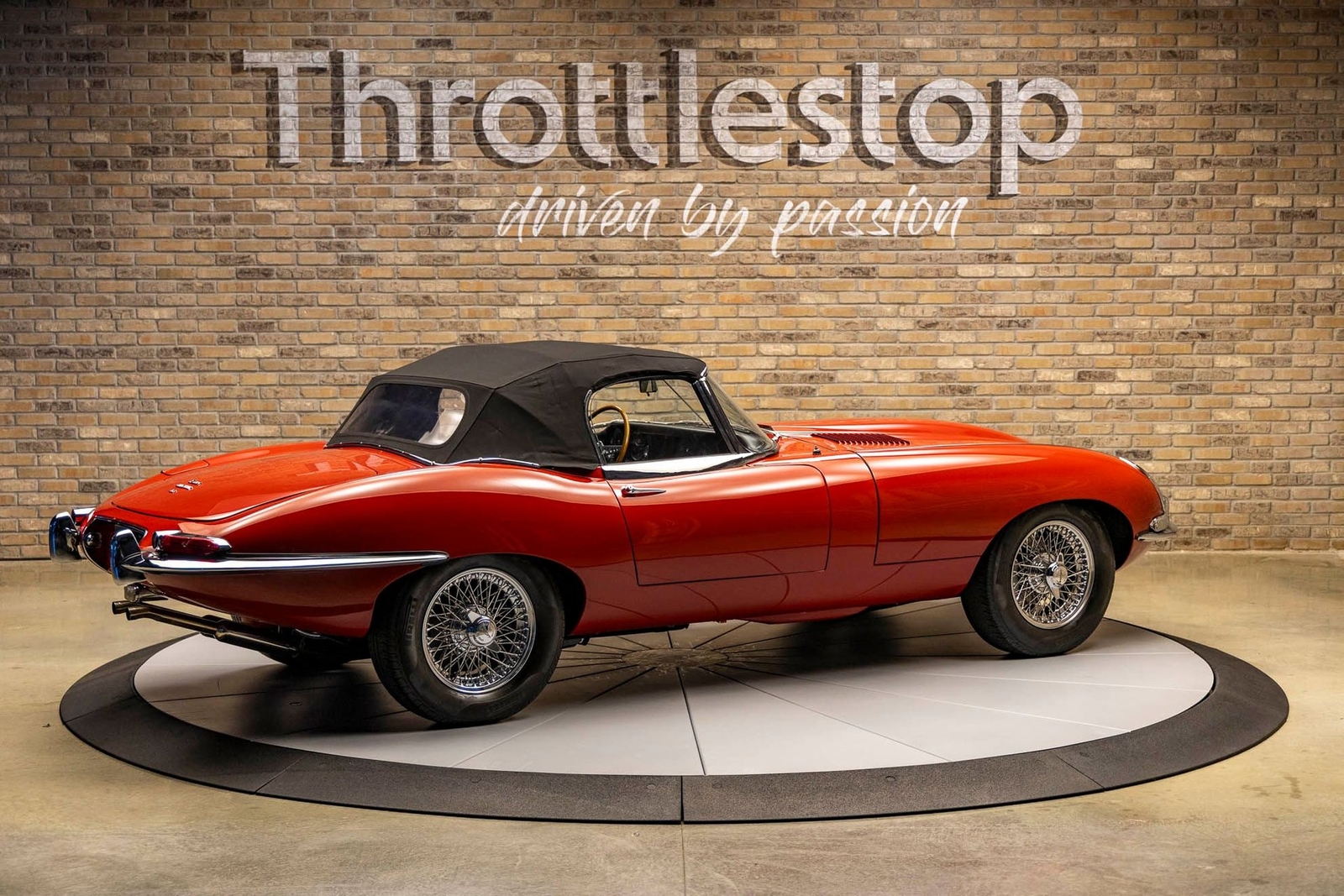 Jaguar-XKE-1966-Convertible-9