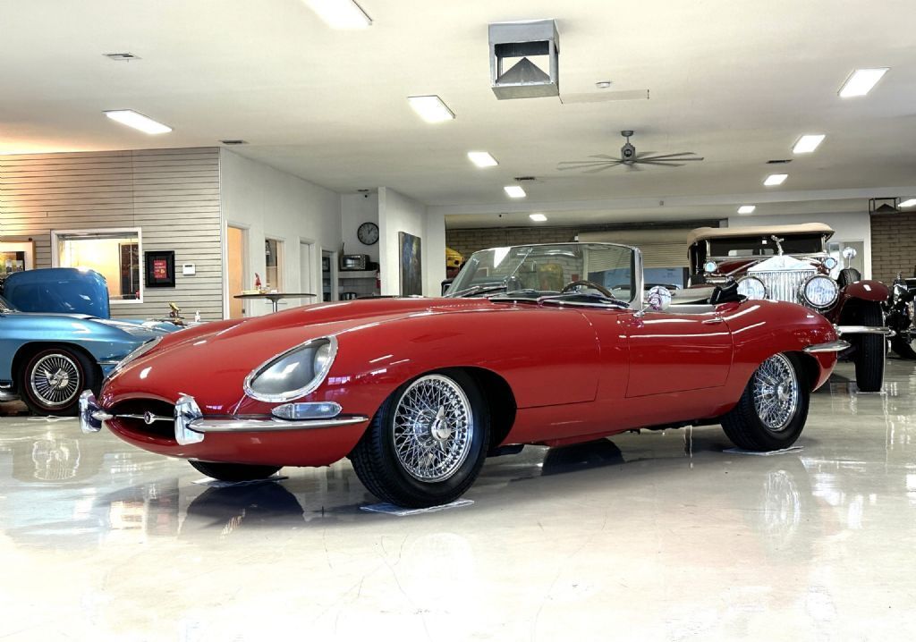 Jaguar-XKE-Roadster-XKE-E-Type-1962-Convertible-Coupe-10