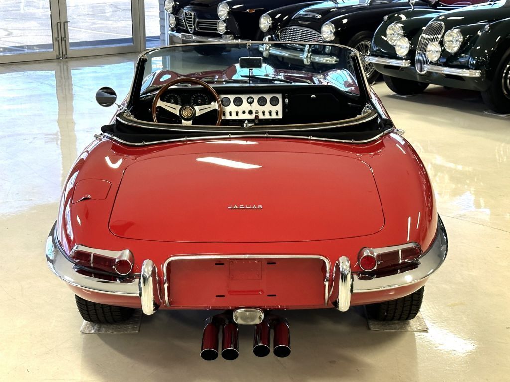 Jaguar-XKE-Roadster-XKE-E-Type-1962-Convertible-Coupe-17
