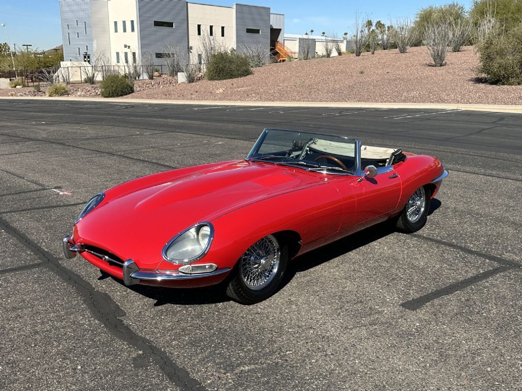 Jaguar-XKE-Roadster-XKE-E-Type-1962-Convertible-Coupe-2