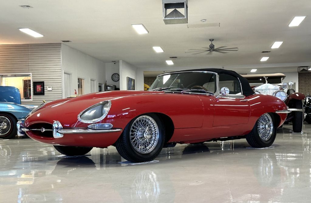 Jaguar-XKE-Roadster-XKE-E-Type-1962-Convertible-Coupe-25