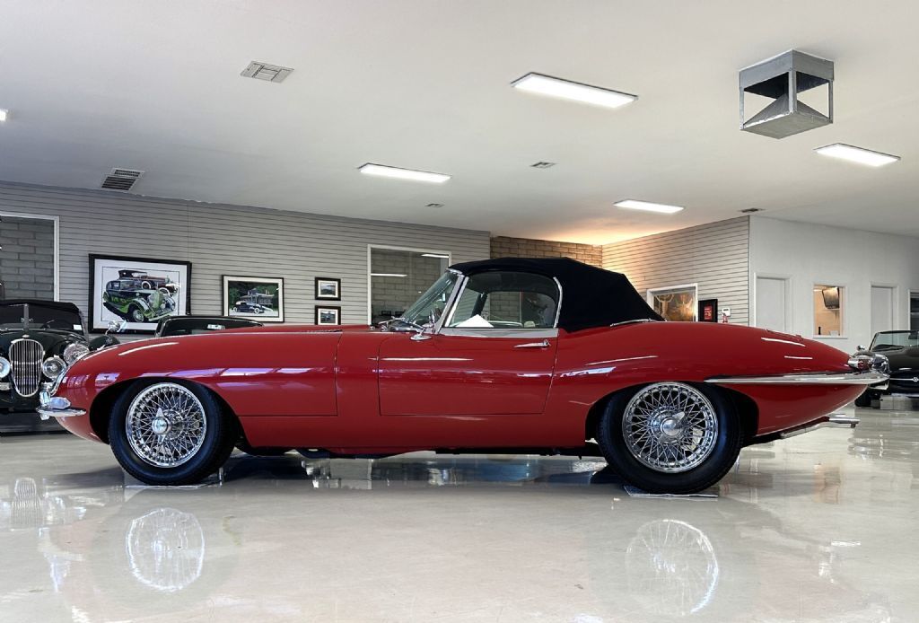Jaguar-XKE-Roadster-XKE-E-Type-1962-Convertible-Coupe-28
