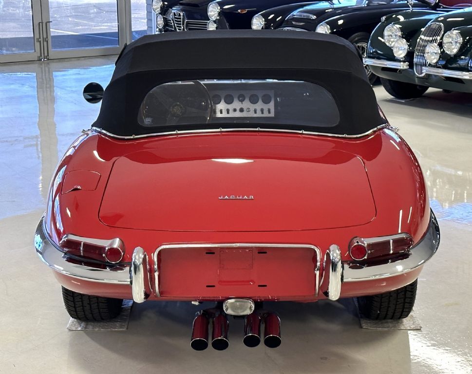 Jaguar-XKE-Roadster-XKE-E-Type-1962-Convertible-Coupe-32