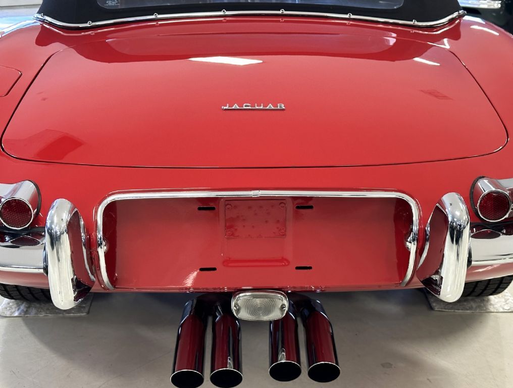 Jaguar-XKE-Roadster-XKE-E-Type-1962-Convertible-Coupe-33
