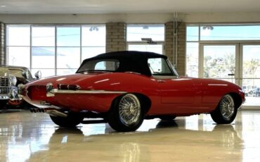 Jaguar-XKE-Roadster-XKE-E-Type-1962-Convertible-Coupe-35