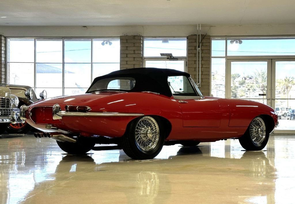 Jaguar-XKE-Roadster-XKE-E-Type-1962-Convertible-Coupe-35