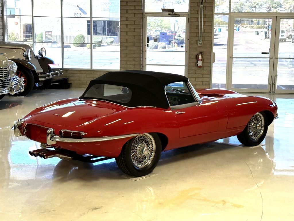 Jaguar-XKE-Roadster-XKE-E-Type-1962-Convertible-Coupe-36