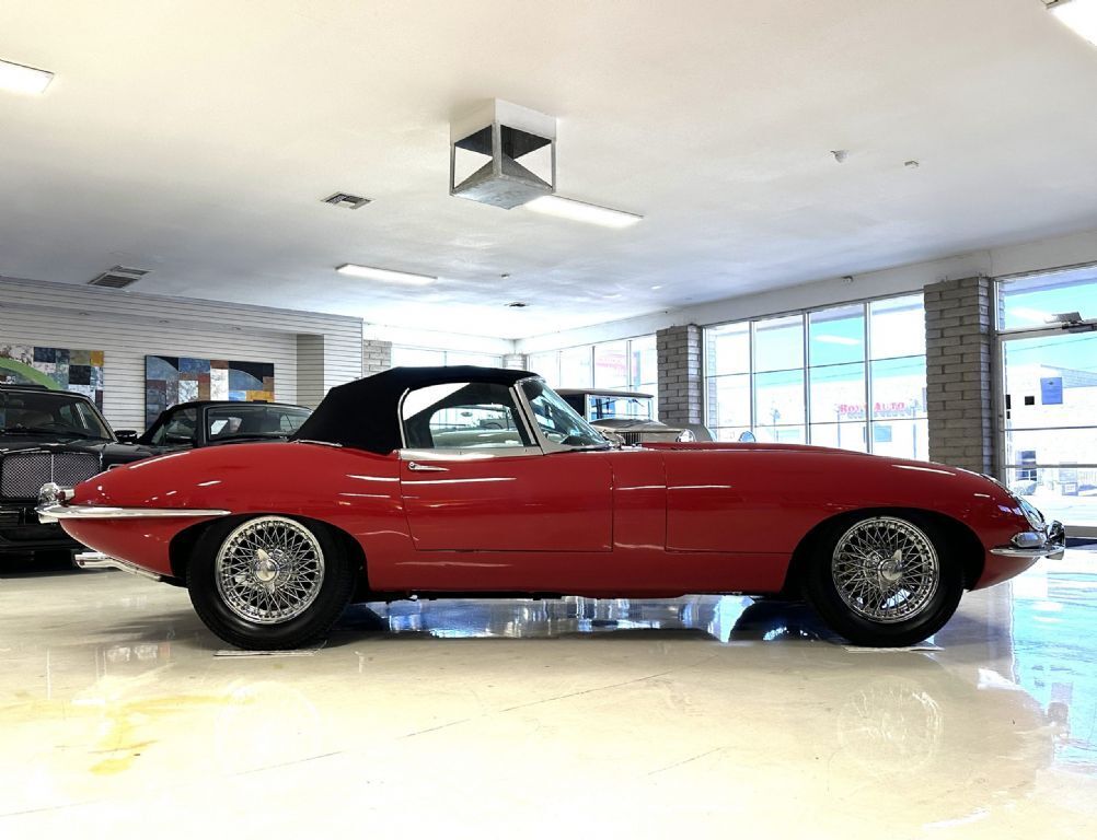 Jaguar-XKE-Roadster-XKE-E-Type-1962-Convertible-Coupe-37