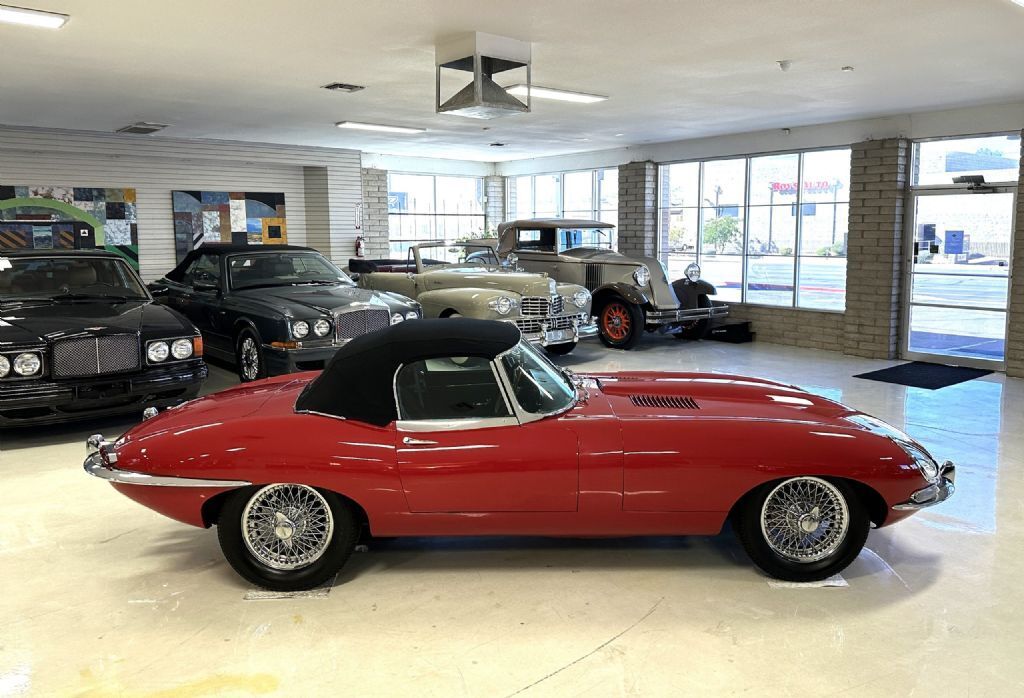 Jaguar-XKE-Roadster-XKE-E-Type-1962-Convertible-Coupe-38
