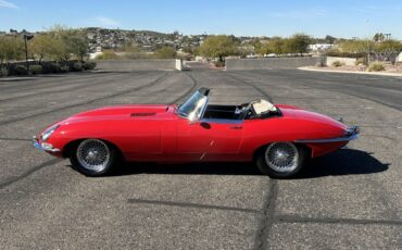 Jaguar-XKE-Roadster-XKE-E-Type-1962-Convertible-Coupe-4