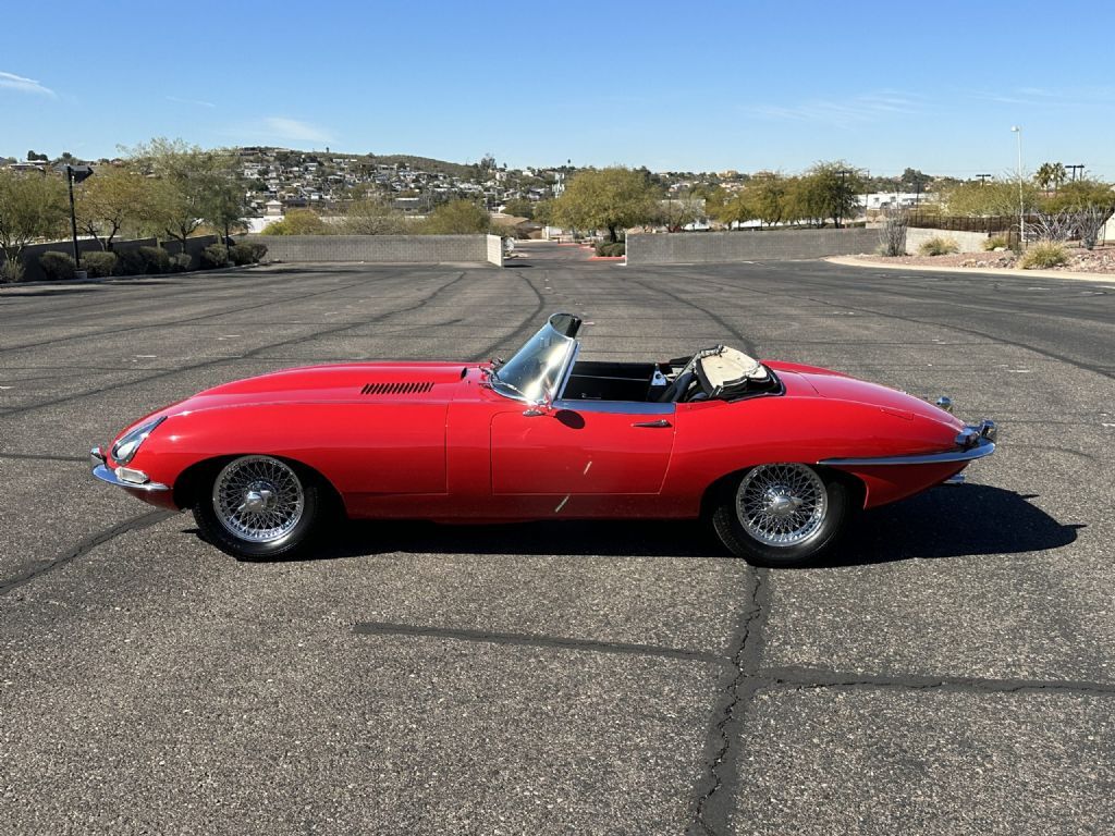 Jaguar-XKE-Roadster-XKE-E-Type-1962-Convertible-Coupe-4