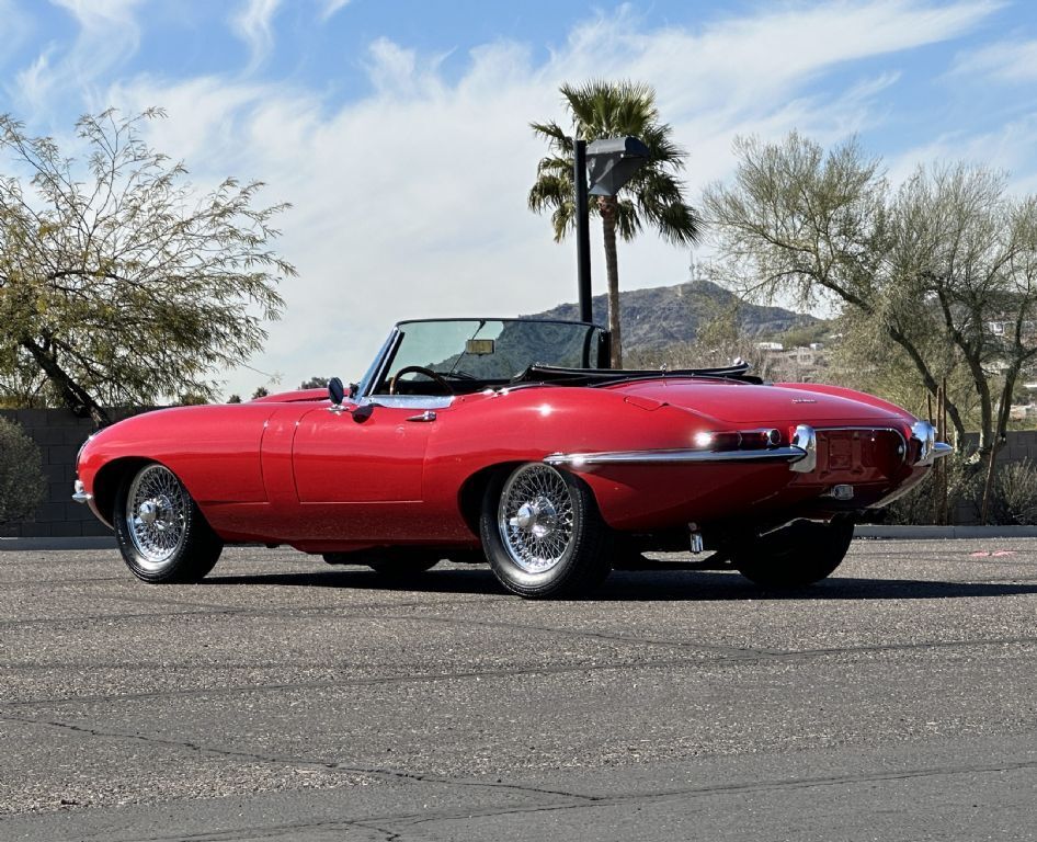 Jaguar-XKE-Roadster-XKE-E-Type-1962-Convertible-Coupe-5