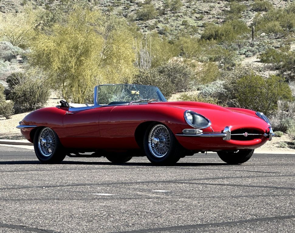 Jaguar-XKE-Roadster-XKE-E-Type-1962-Convertible-Coupe-9