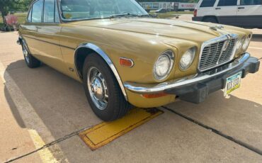 Jaguar-Xj-12-1974-yellow-2