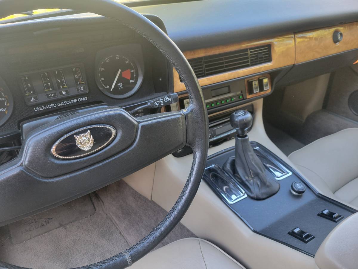 Jaguar-Xjs-1985-5
