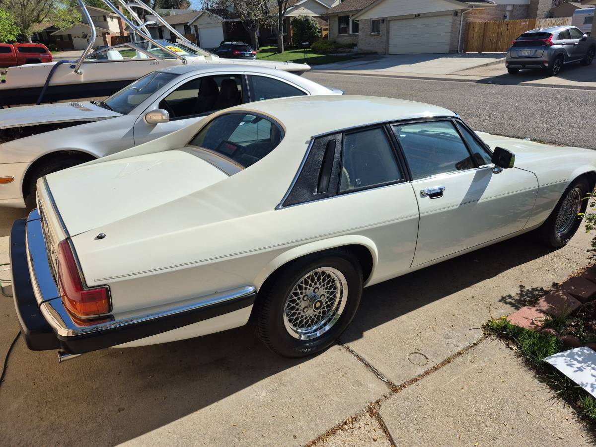 Jaguar-Xjs-1989-white-2