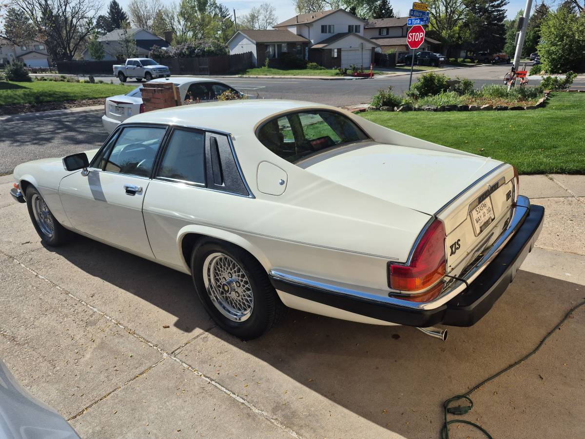 Jaguar-Xjs-1989-white-3