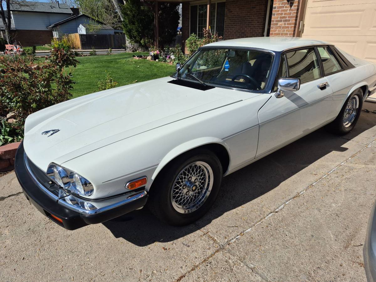 Jaguar-Xjs-1989-white