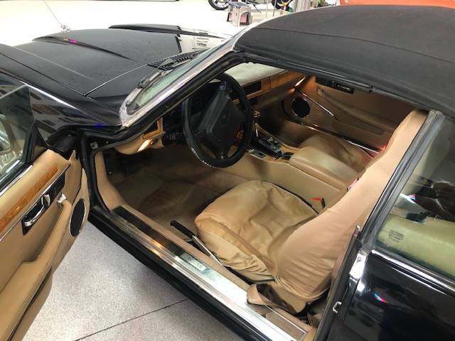 Jaguar-Xjs-1994-black-10