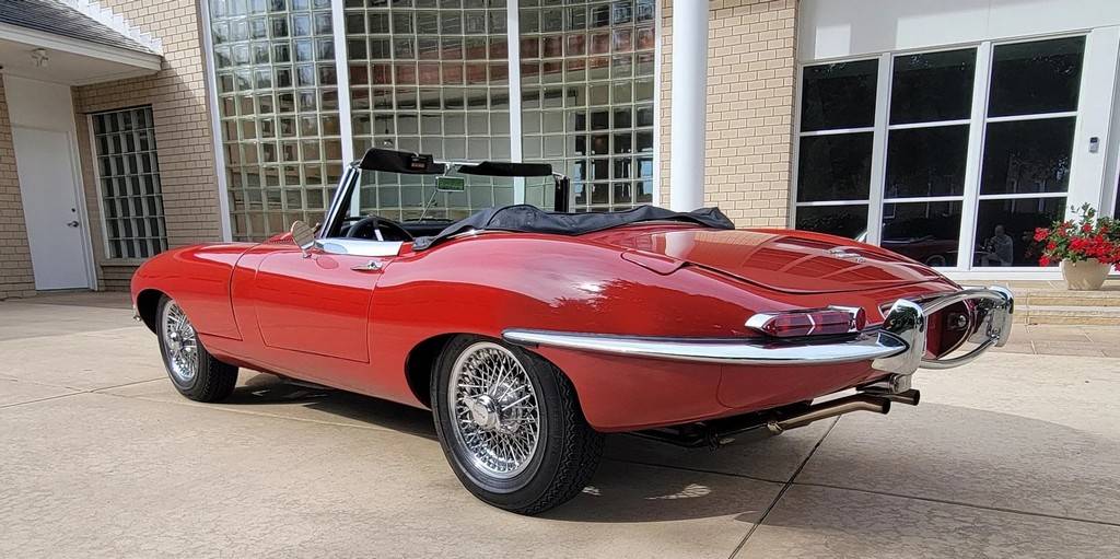 Jaguar-Xke-series-i-4.2-1965-red-12