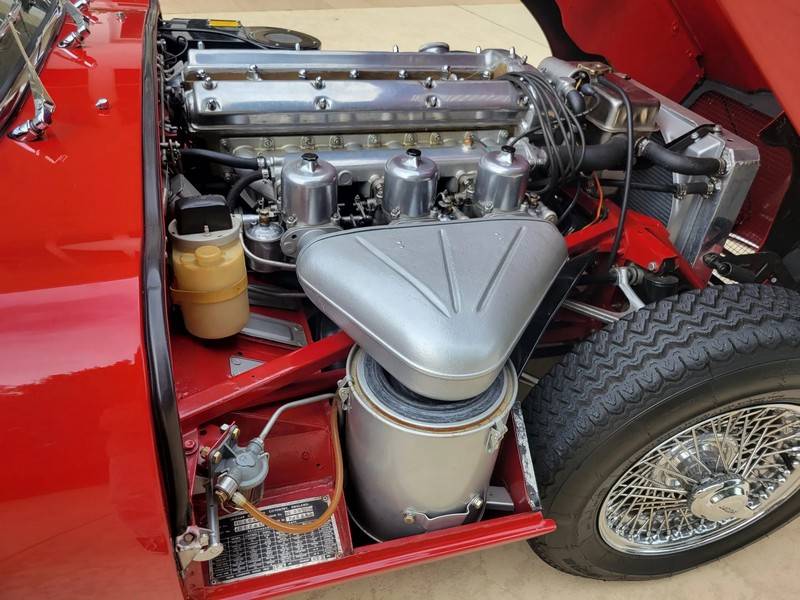 Jaguar-Xke-series-i-4.2-1965-red-13