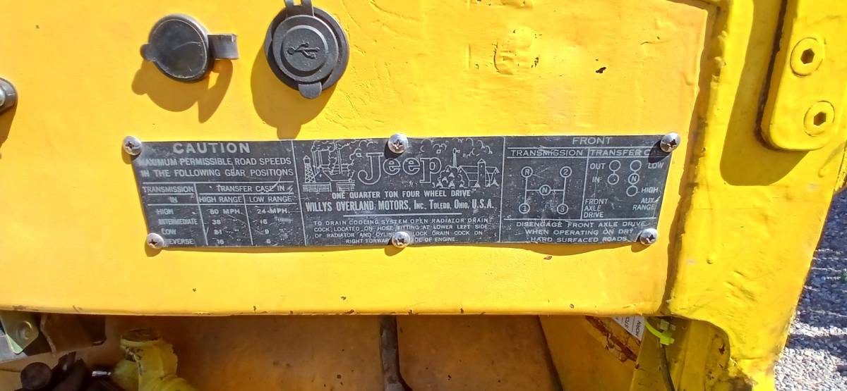 Jeep-1949-yellow-10