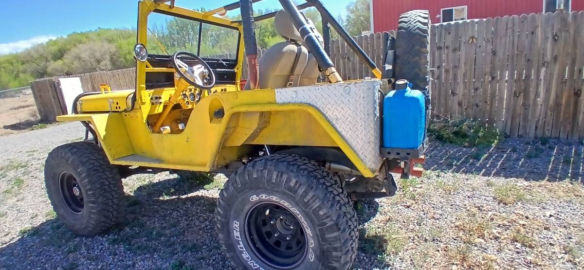 Jeep-1949-yellow-3