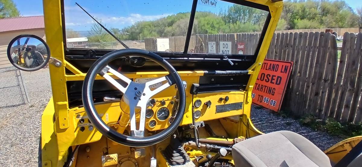 Jeep-1949-yellow-6