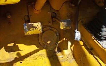 Jeep-1949-yellow-7