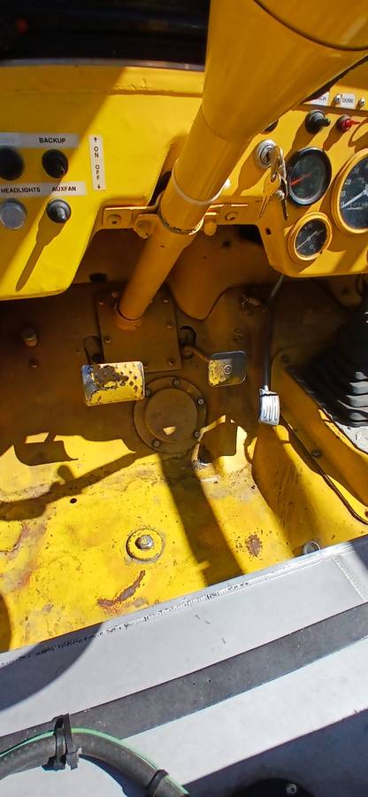 Jeep-1949-yellow-7