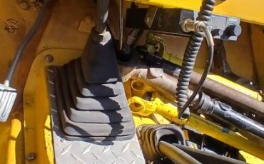Jeep-1949-yellow-8