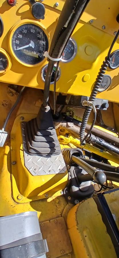 Jeep-1949-yellow-8