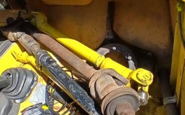 Jeep-1949-yellow-9