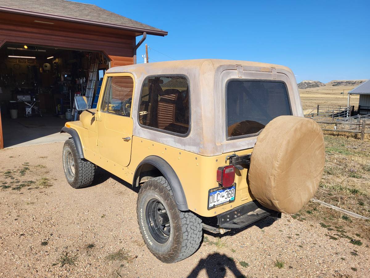 Jeep-1979-yellow-1