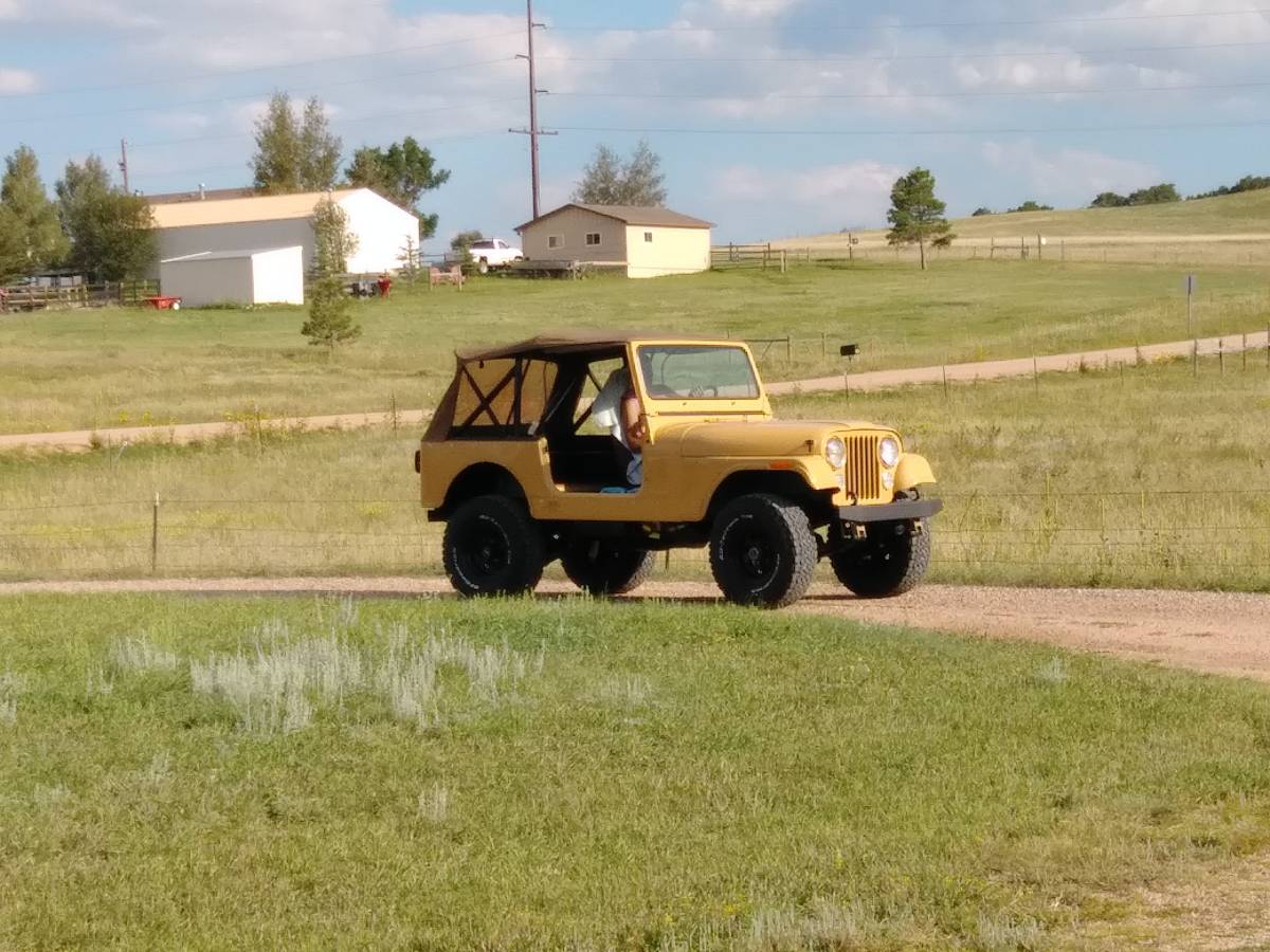 Jeep-1979-yellow-2