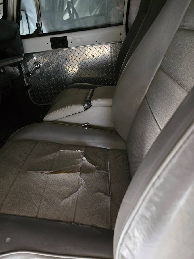 Jeep-1989-white-4