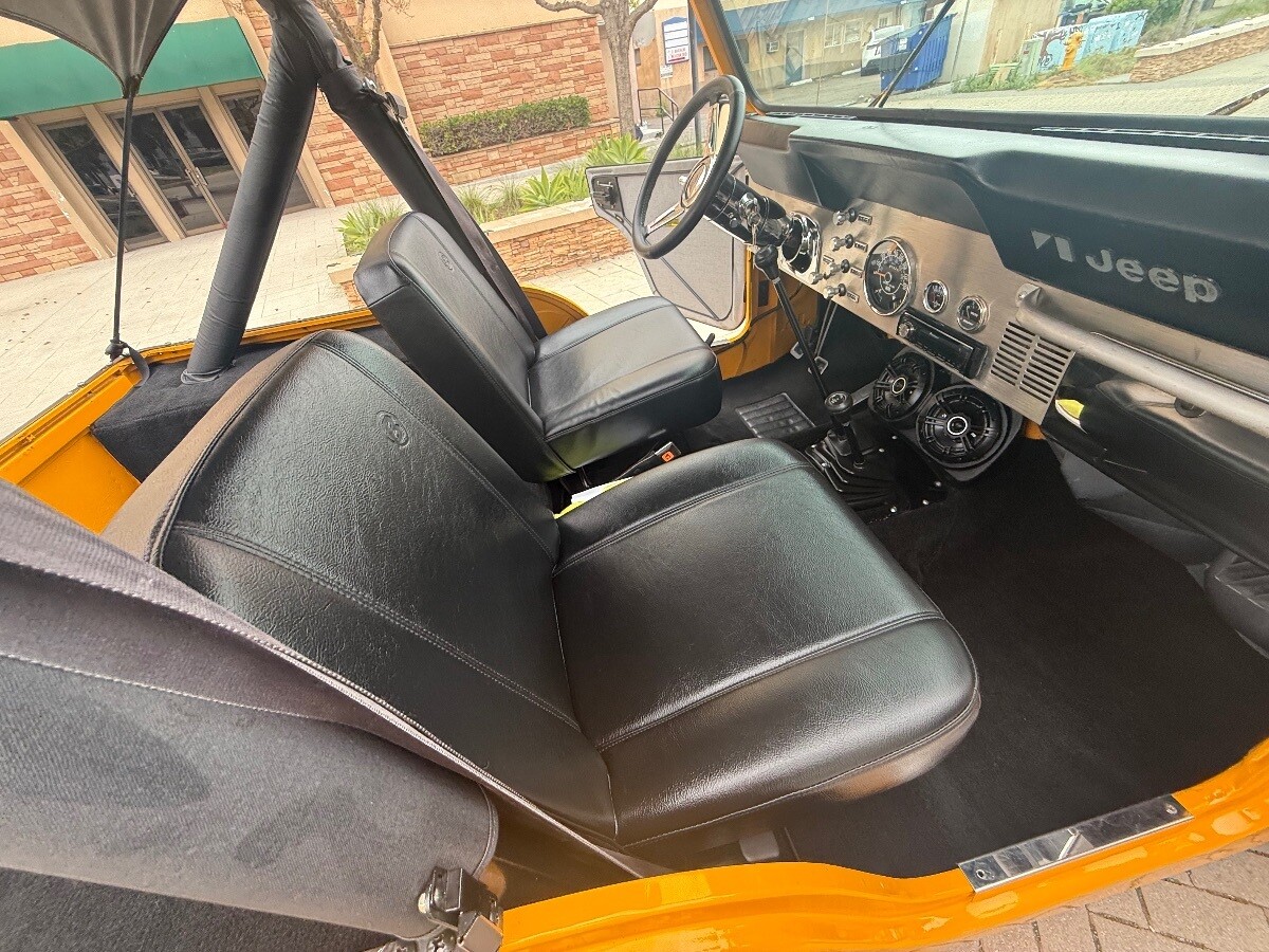Jeep-CJ-1980-13