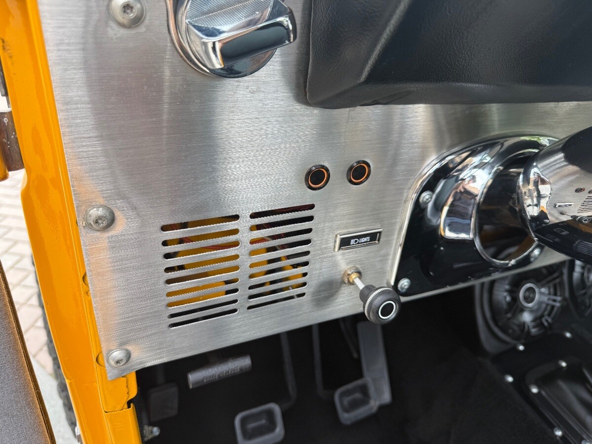 Jeep-CJ-1980-15