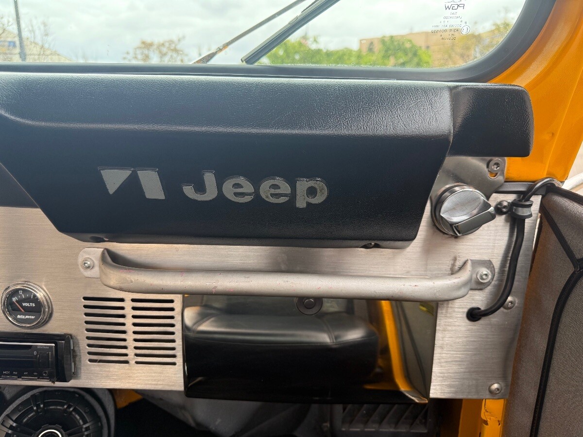 Jeep-CJ-1980-16